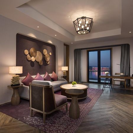 Crowne Plaza Qingdaoorientalmoviemetropolis By Ihg Hotel Exterior photo