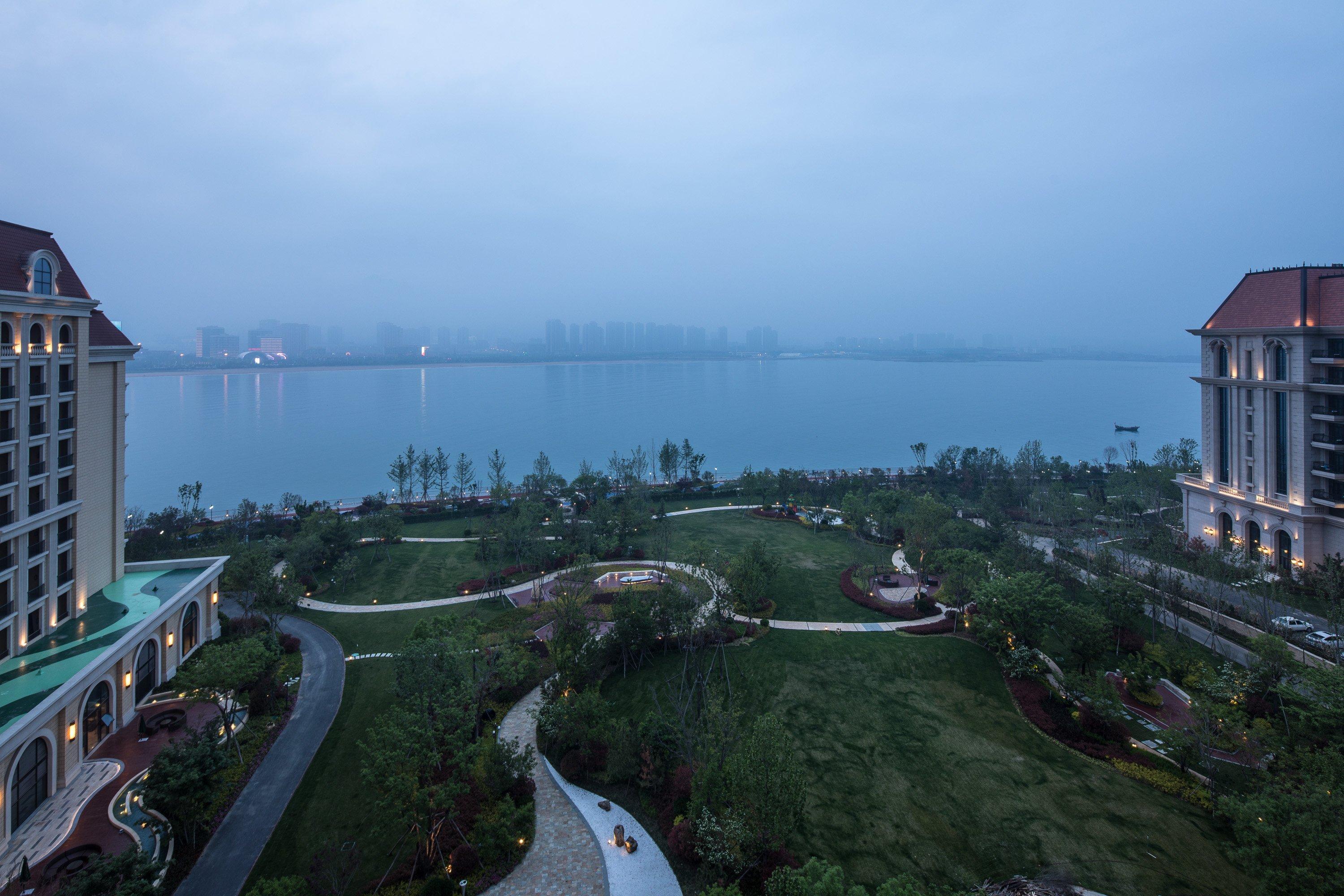 Crowne Plaza Qingdaoorientalmoviemetropolis By Ihg Hotel Exterior photo