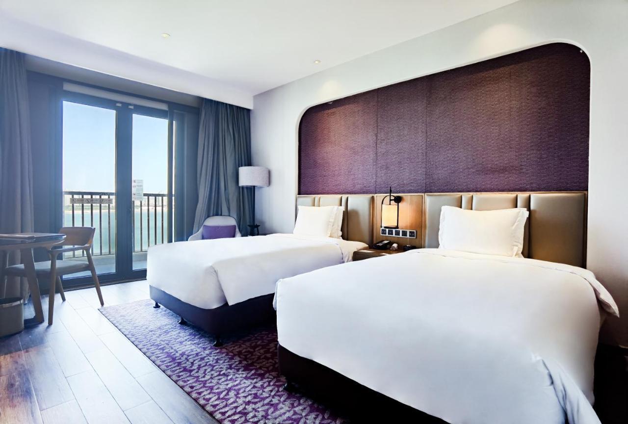 Crowne Plaza Qingdaoorientalmoviemetropolis By Ihg Hotel Exterior photo