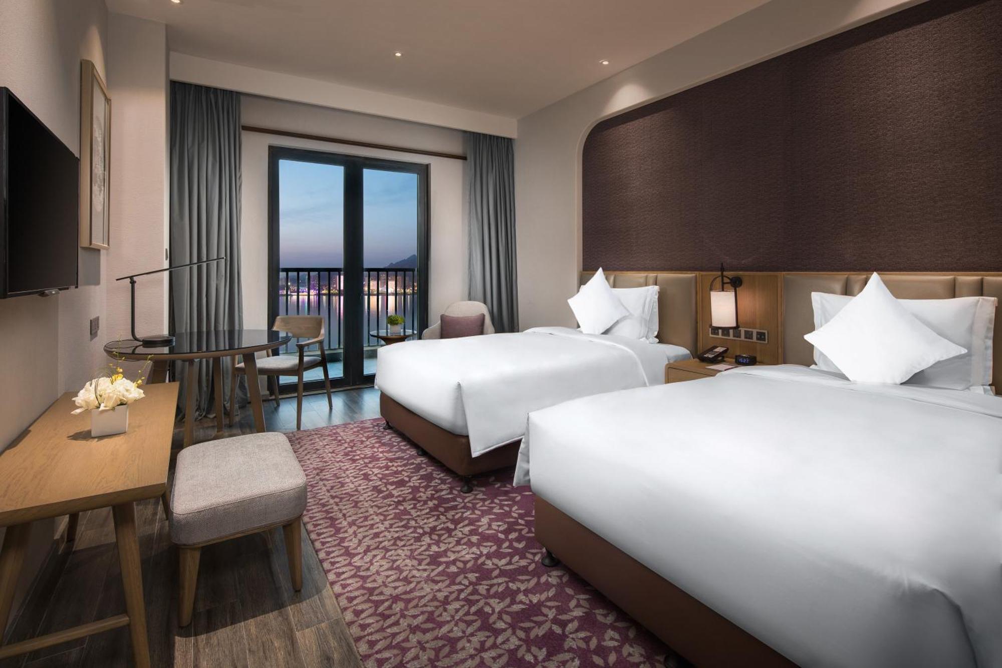 Crowne Plaza Qingdaoorientalmoviemetropolis By Ihg Hotel Exterior photo