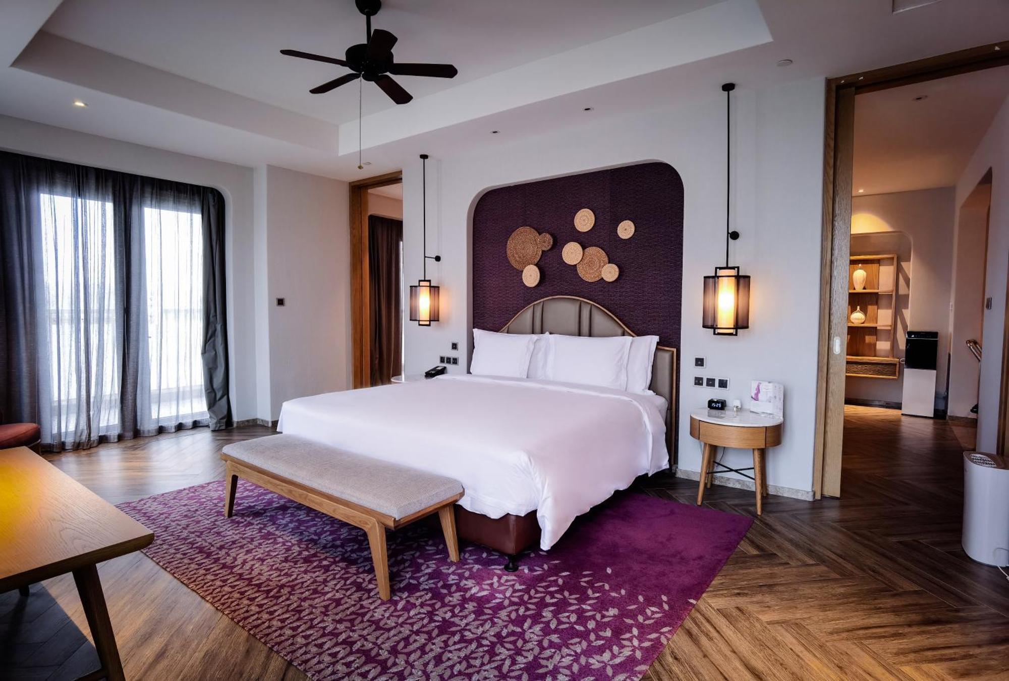Crowne Plaza Qingdaoorientalmoviemetropolis By Ihg Hotel Exterior photo