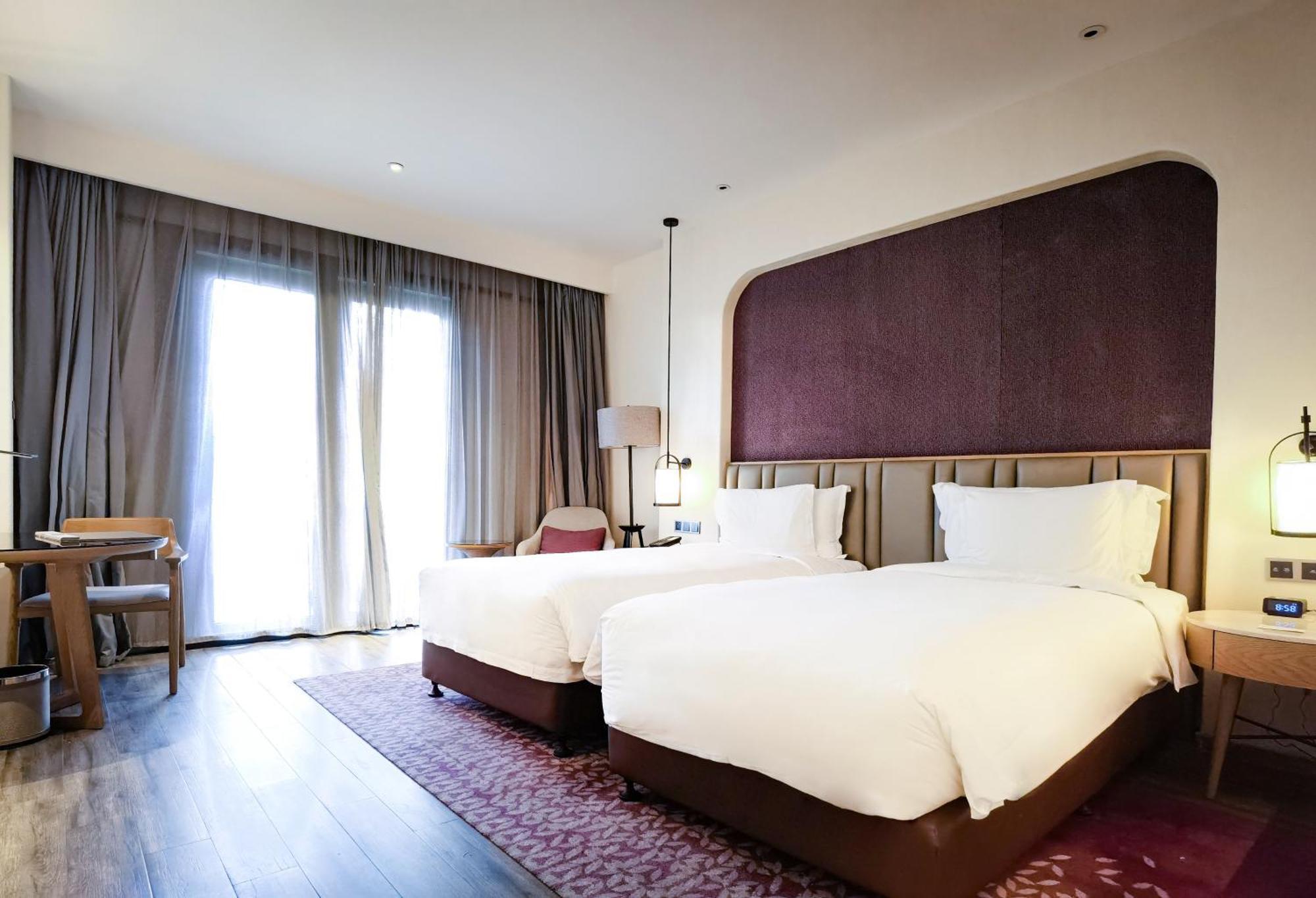Crowne Plaza Qingdaoorientalmoviemetropolis By Ihg Hotel Exterior photo