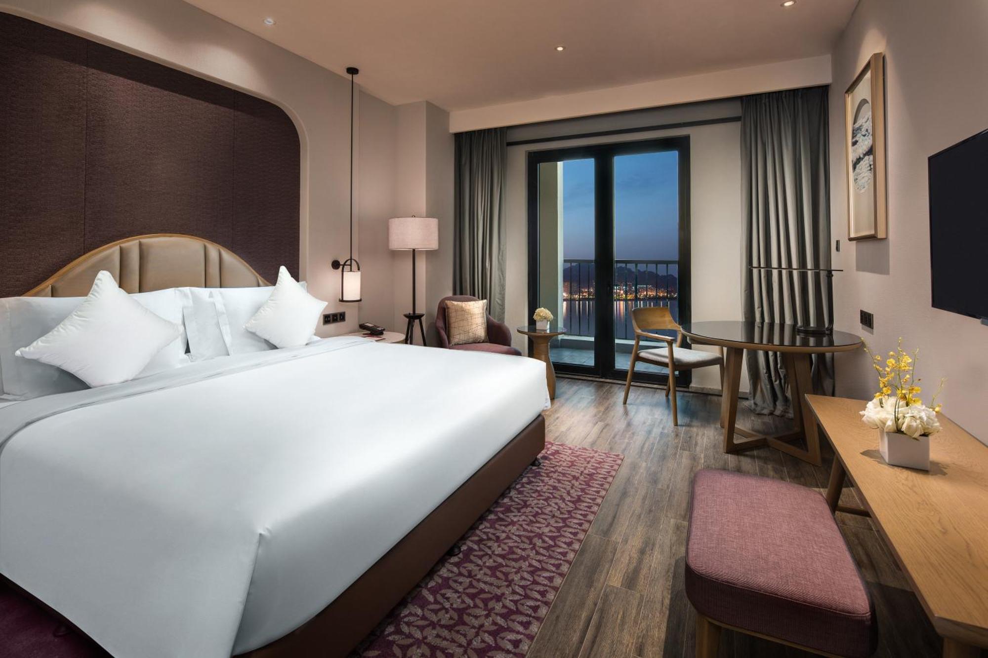 Crowne Plaza Qingdaoorientalmoviemetropolis By Ihg Hotel Exterior photo
