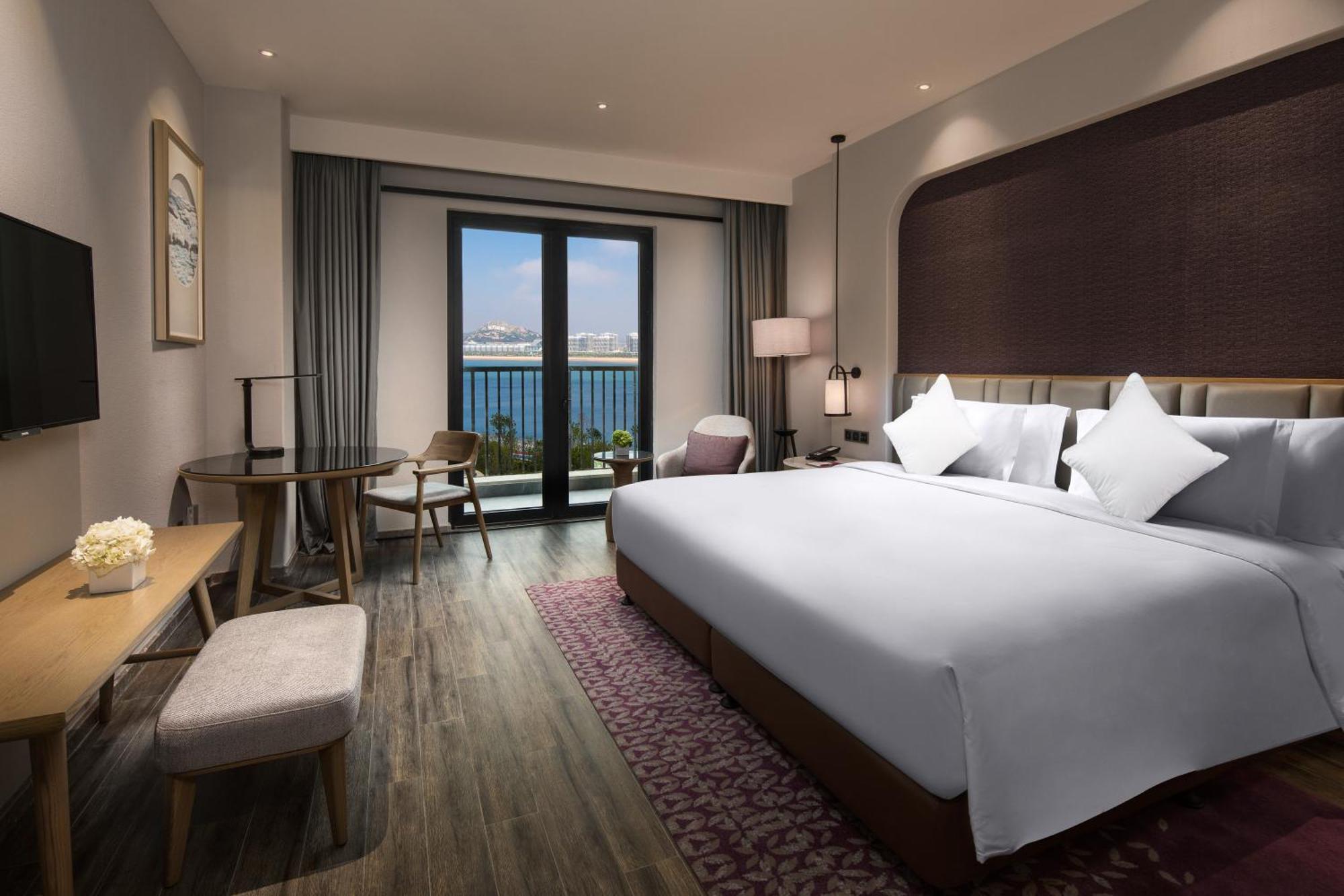 Crowne Plaza Qingdaoorientalmoviemetropolis By Ihg Hotel Exterior photo