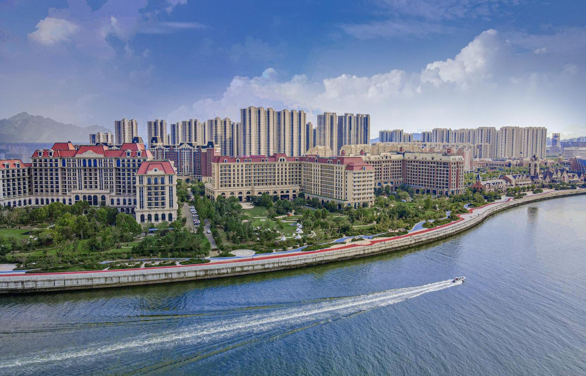 Crowne Plaza Qingdaoorientalmoviemetropolis By Ihg Hotel Exterior photo