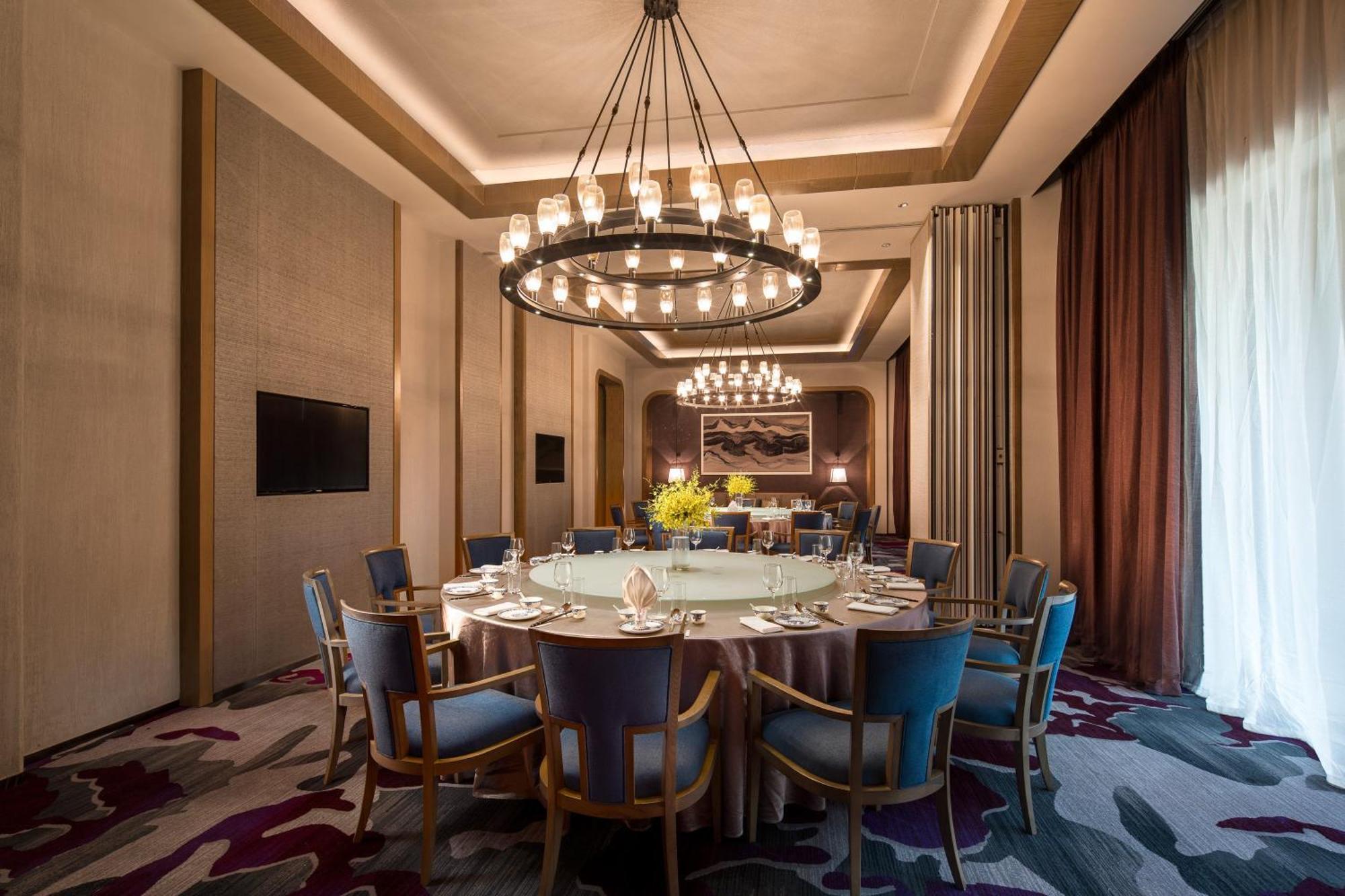 Crowne Plaza Qingdaoorientalmoviemetropolis By Ihg Hotel Exterior photo