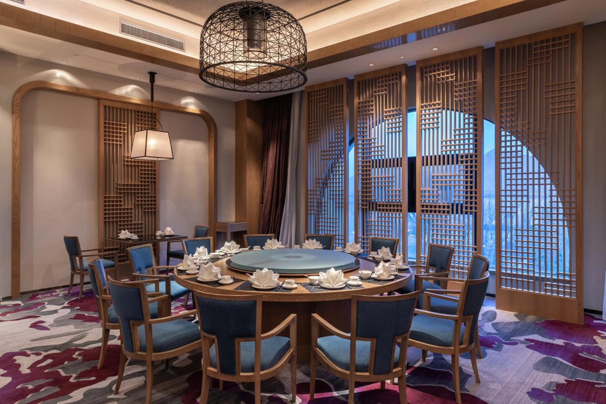 Crowne Plaza Qingdaoorientalmoviemetropolis By Ihg Hotel Exterior photo