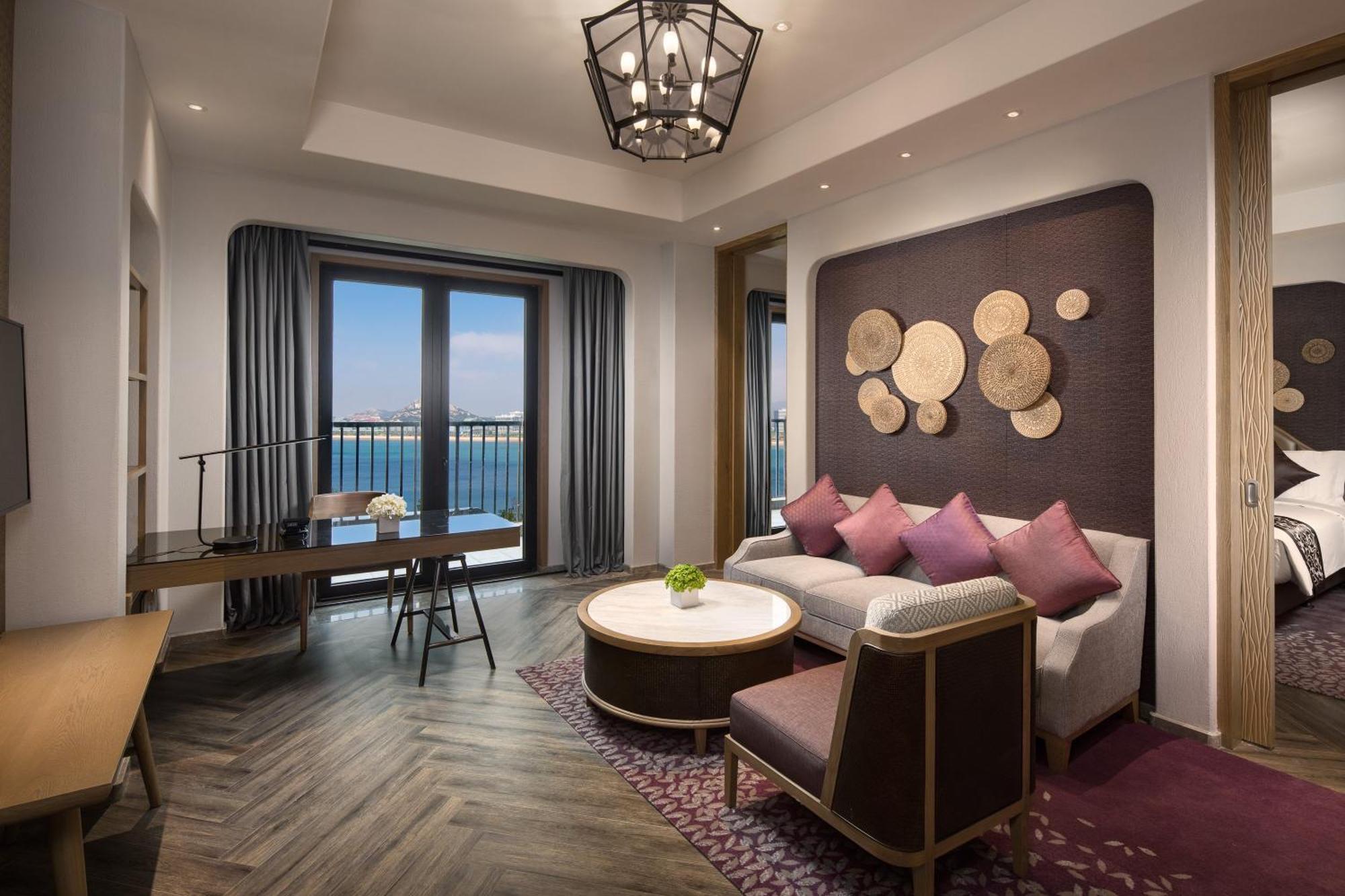 Crowne Plaza Qingdaoorientalmoviemetropolis By Ihg Hotel Exterior photo